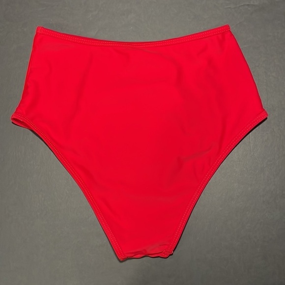 CUPSHE red high-waisted bikini bottoms in women’s size small - Picture 3 of 7